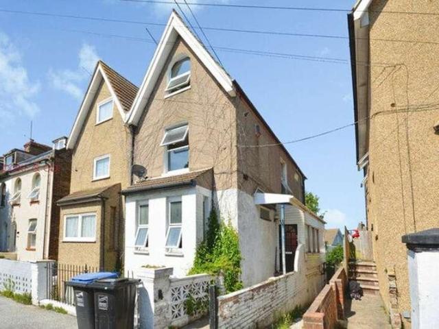 4 bed house to rent