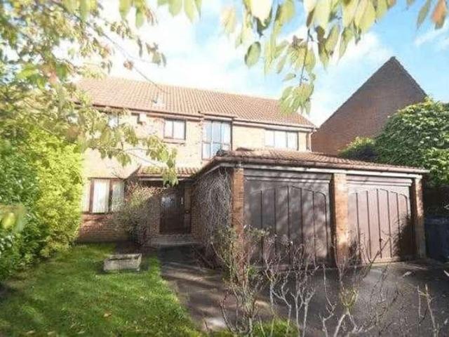 4 bed house to rent