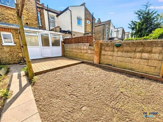 4 bed house to rent