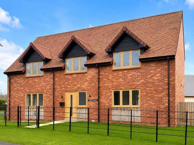 4 bed house to rent