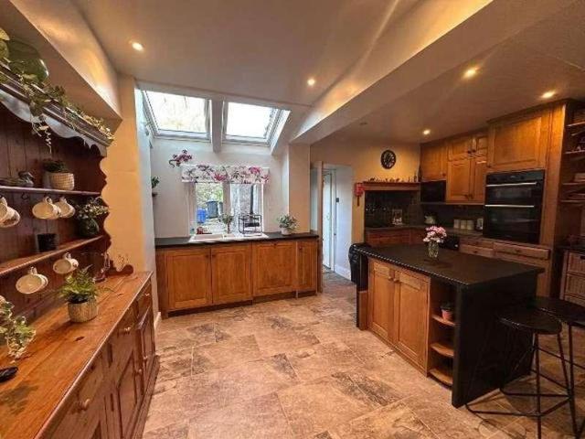 4 bed house to rent
