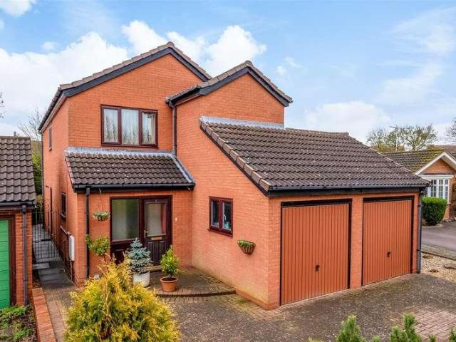 4 bed house to rent