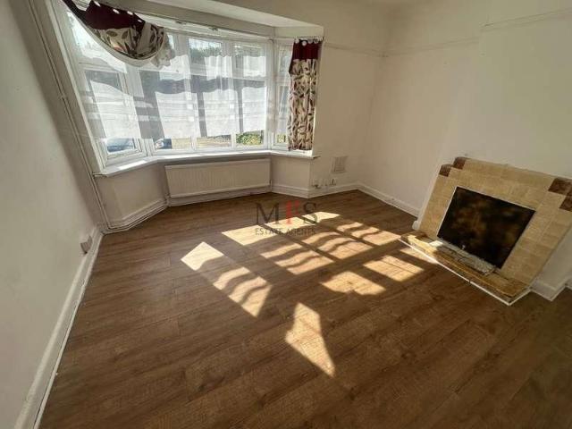 4 bed house to rent