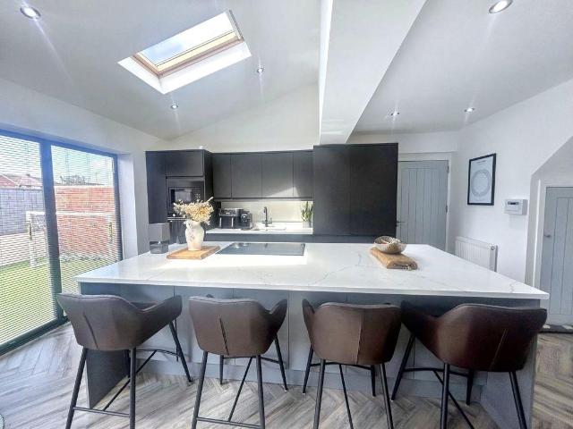 4 bed house to rent