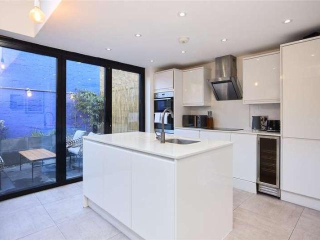 4 bed house to rent