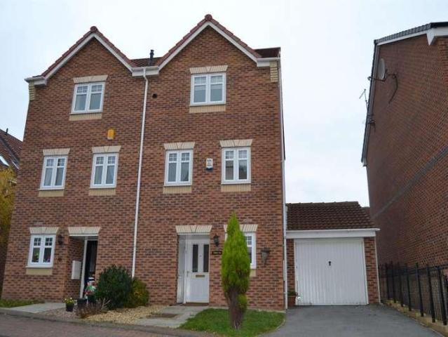 4 bed house to rent