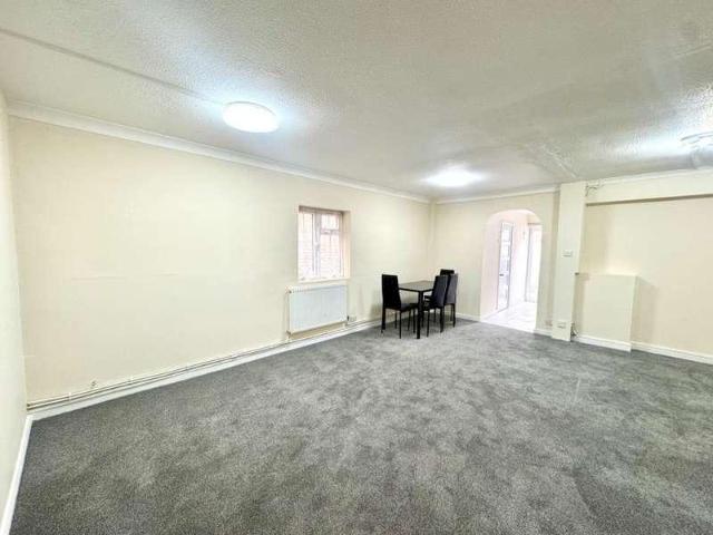 4 bed house to rent