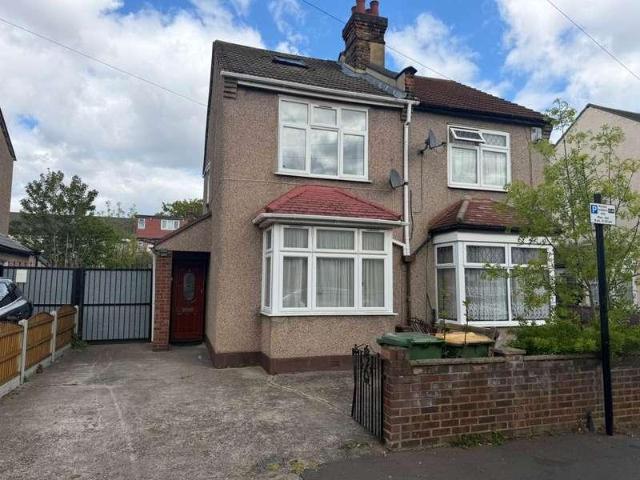 4 bed house to rent