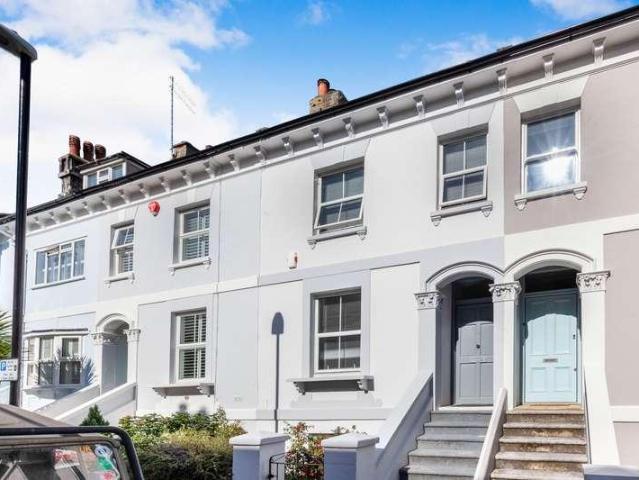 4 bed house to rent