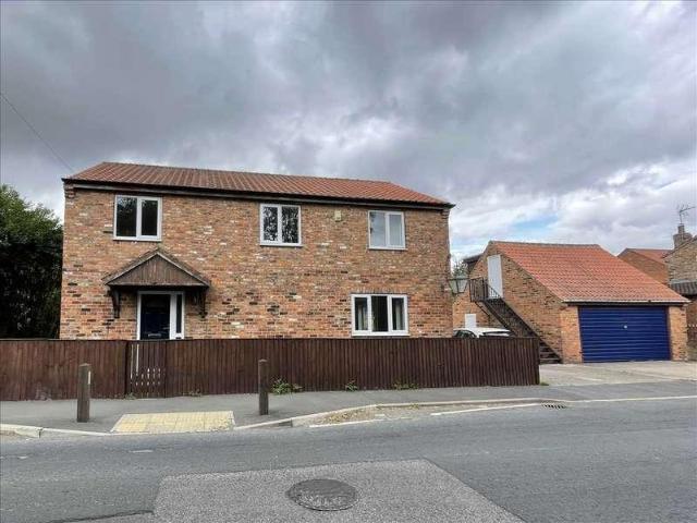 4 bed house to rent