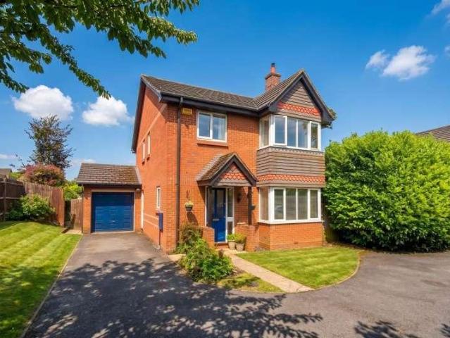 4 bed house to rent