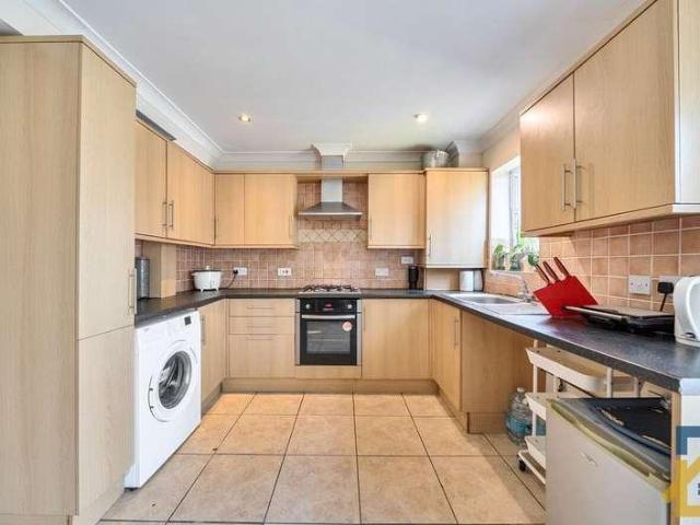 4 bed house to rent