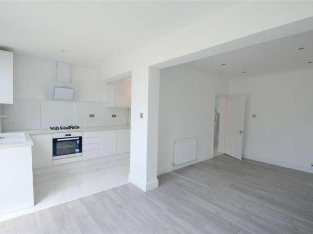 4 bed house to rent