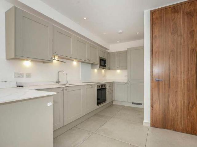 4 bed house to rent
