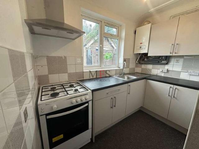 4 bed house to rent