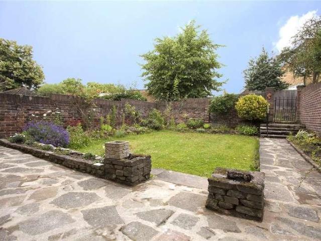 4 bed house to rent