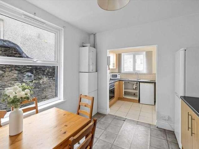 4 bed house to rent