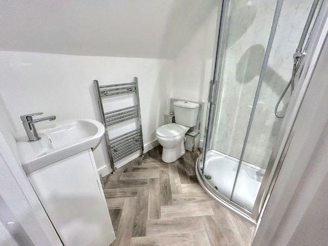 4 bed house to rent
