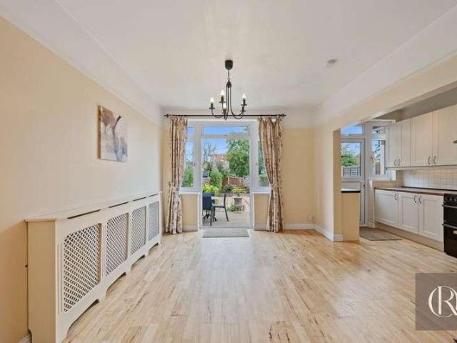 4 bed house to rent