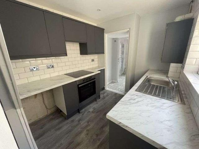 4 bed house to rent