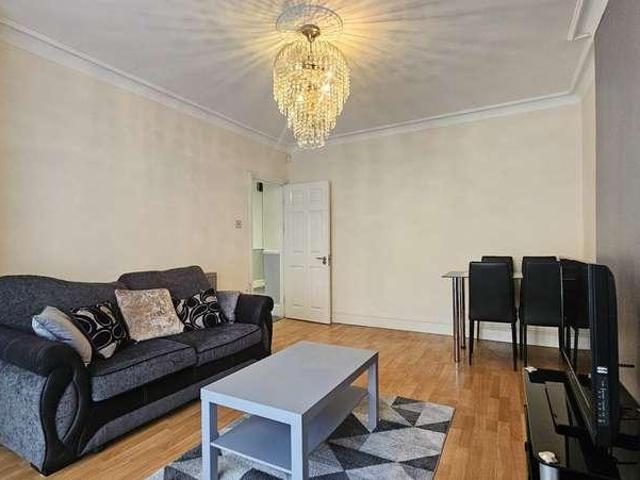 4 bed house to rent
