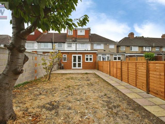 4 bed house to rent