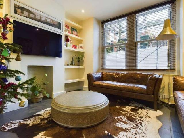 4 bed house to rent