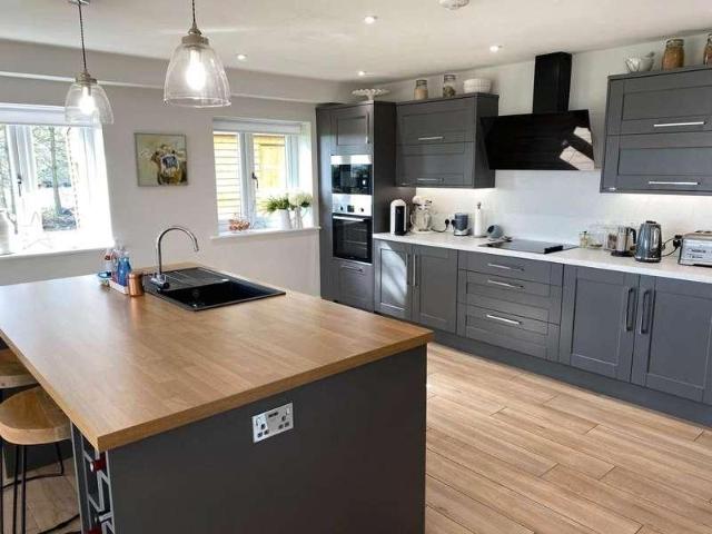 4 bed house to rent