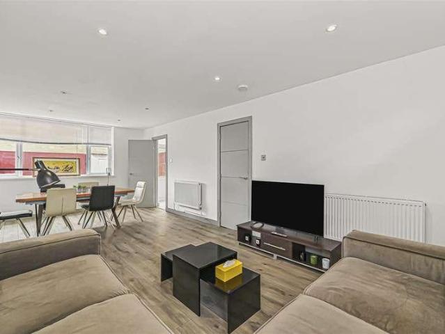4 bed house to rent