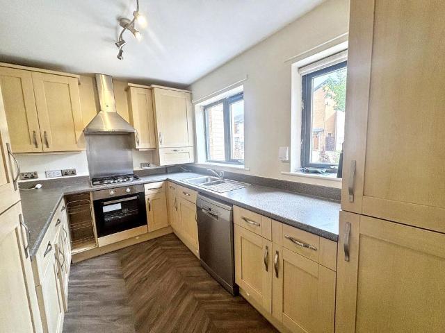 4 bed house to rent