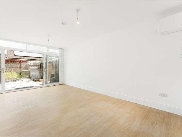 4 bed house to rent