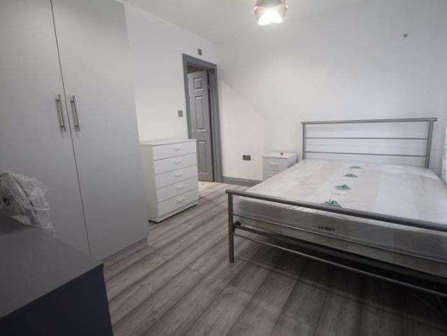 4 bed house to rent