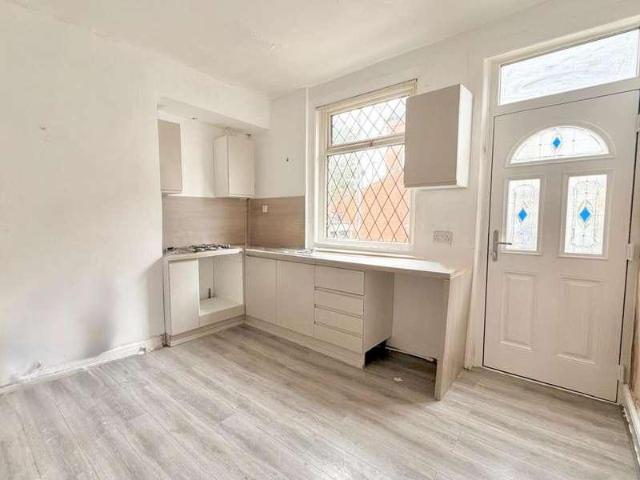 4 bed house to rent