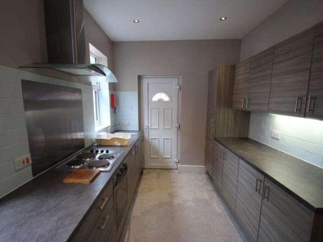 4 bed house to rent