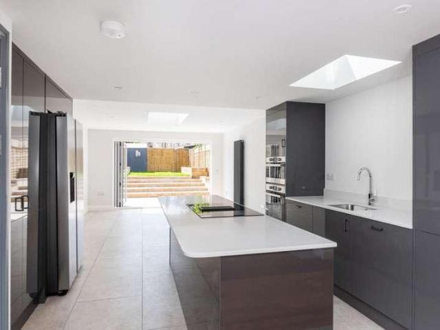 4 bed house to rent