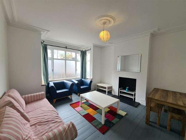 4 bed house to rent