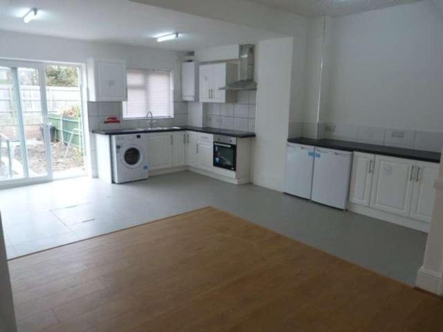 4 bed house to rent