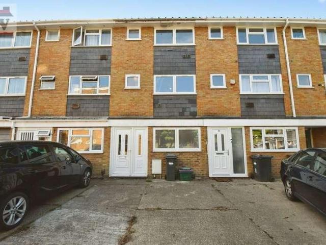 4 bed house to rent