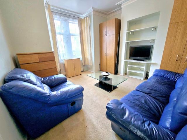 4 Bed House West Hendon NW9 Short or Long Stay