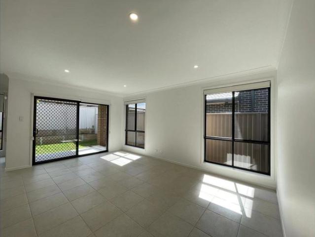 4 bed House Close to Leppington Station