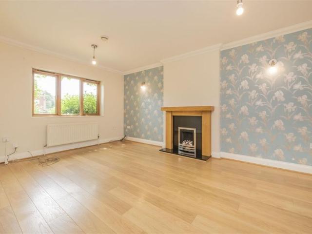 4 bed House Detached To Let