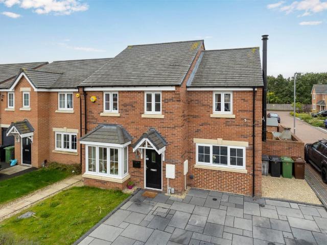 4 bed House Detached for Rent