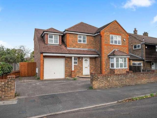 4 bed house for sale
