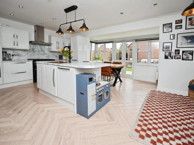 4 bed house for sale