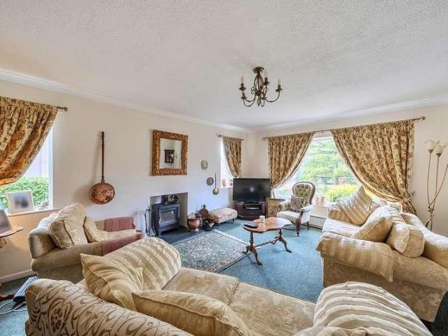 4 bed house for sale
