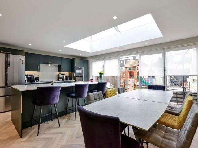 4 bed house for sale