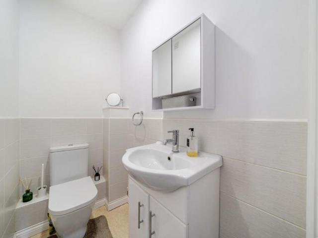 4 bed house for sale