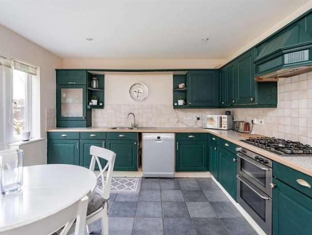 4 bed house for sale