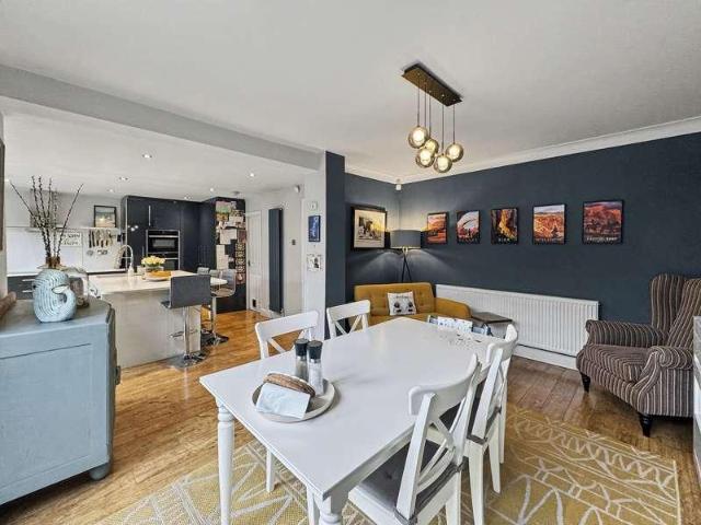 4 bed house for sale