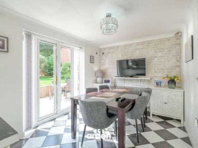 4 bed house for sale